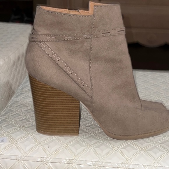 Quipd Tan heeled booties size 8 - Picture 1 of 9